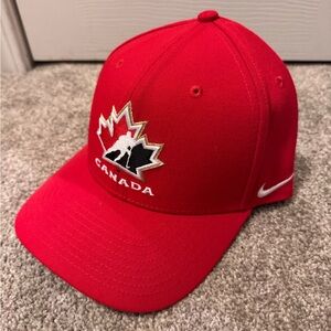 Brand New Nike Dri-Fit Team Canada Hockey Hat OSFM Strap Back NWT